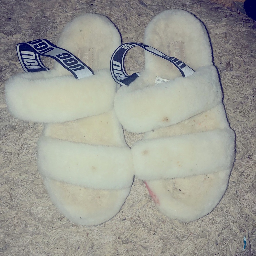 UGG White Fluffy Slippers 🐑🤍